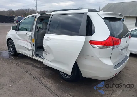 2014 Toyota Sienna Limited 7 Passenger z USA, uszkodzony, nr VIN 5TDDK3DC7ES091693